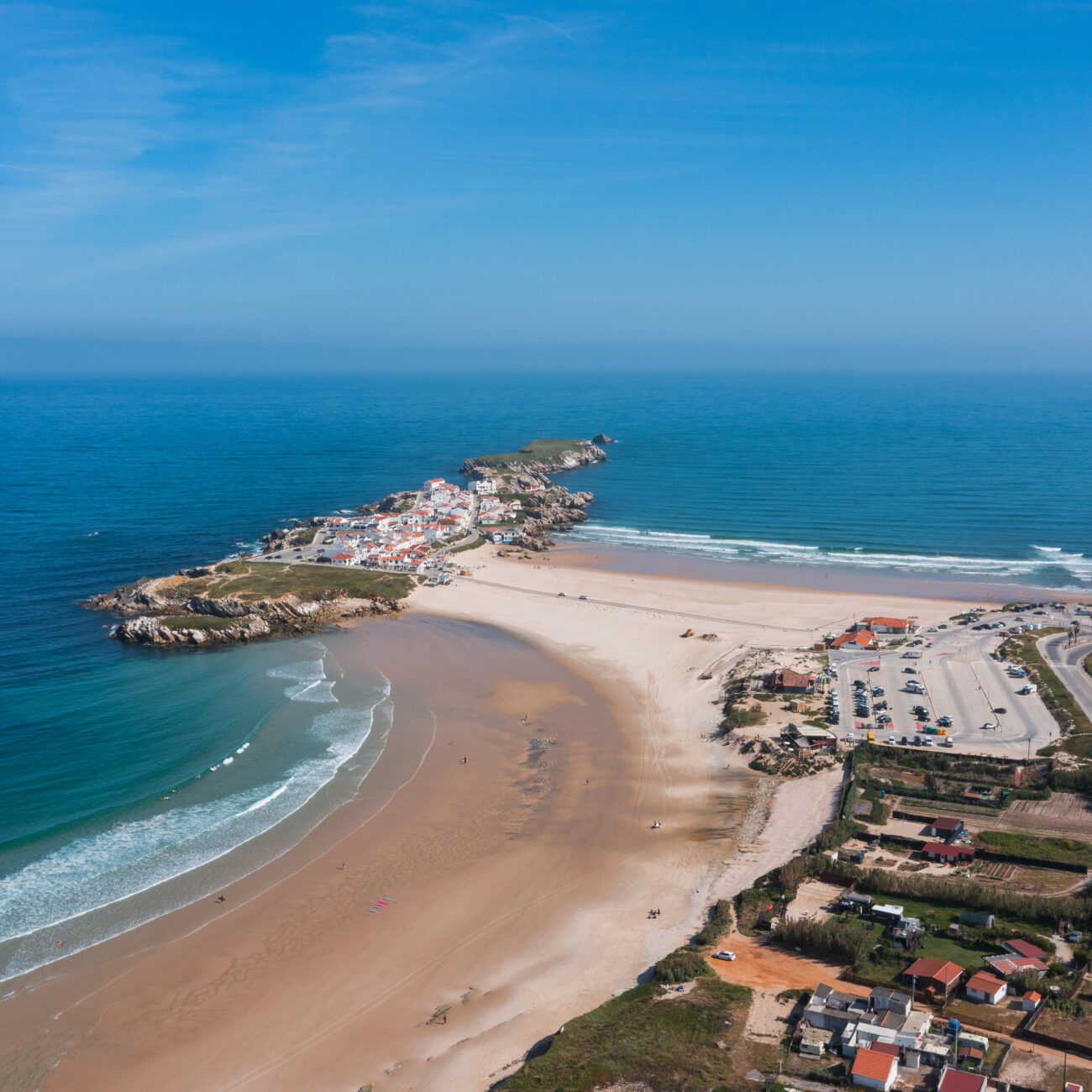 DISCOVER BALEAL
    Immerse yourself in the laid-back village life of Baleal, where cozy local eateries and vibrant markets meet the edge of the Atlantic.