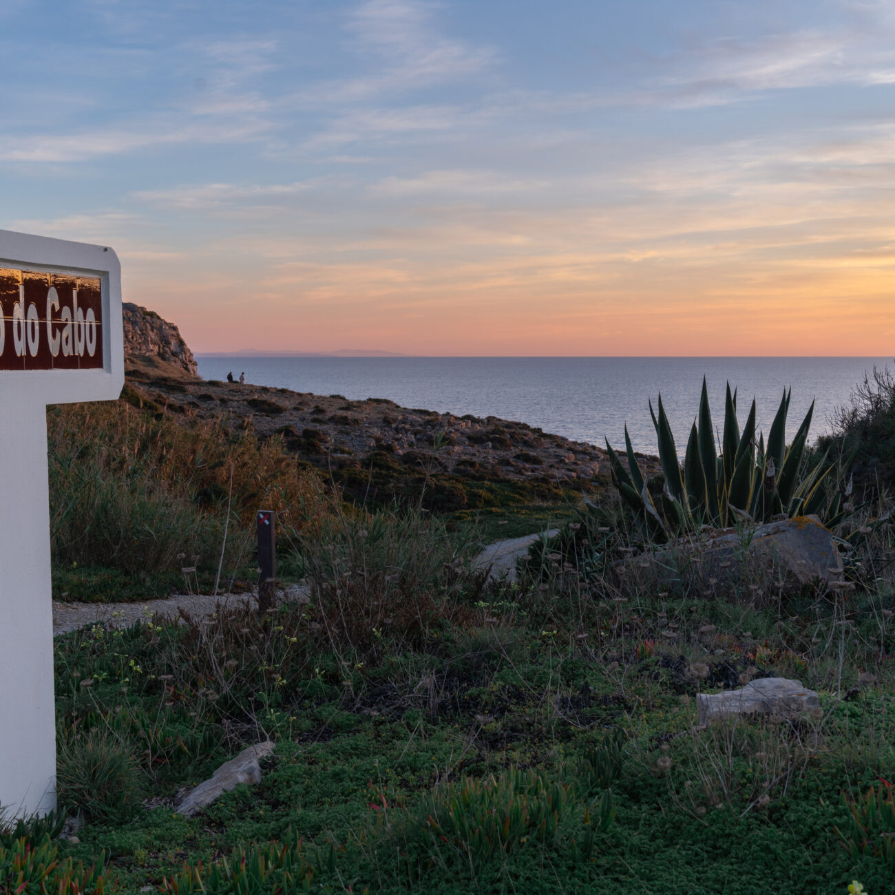 EXPLORE CABO CARVOEIRO
    Discover dramatic limestone cliffs and the iconic Nau dos Corvos. This rugged cape offers panoramic Atlantic views and a historic lighthouse at the edge of the world.
