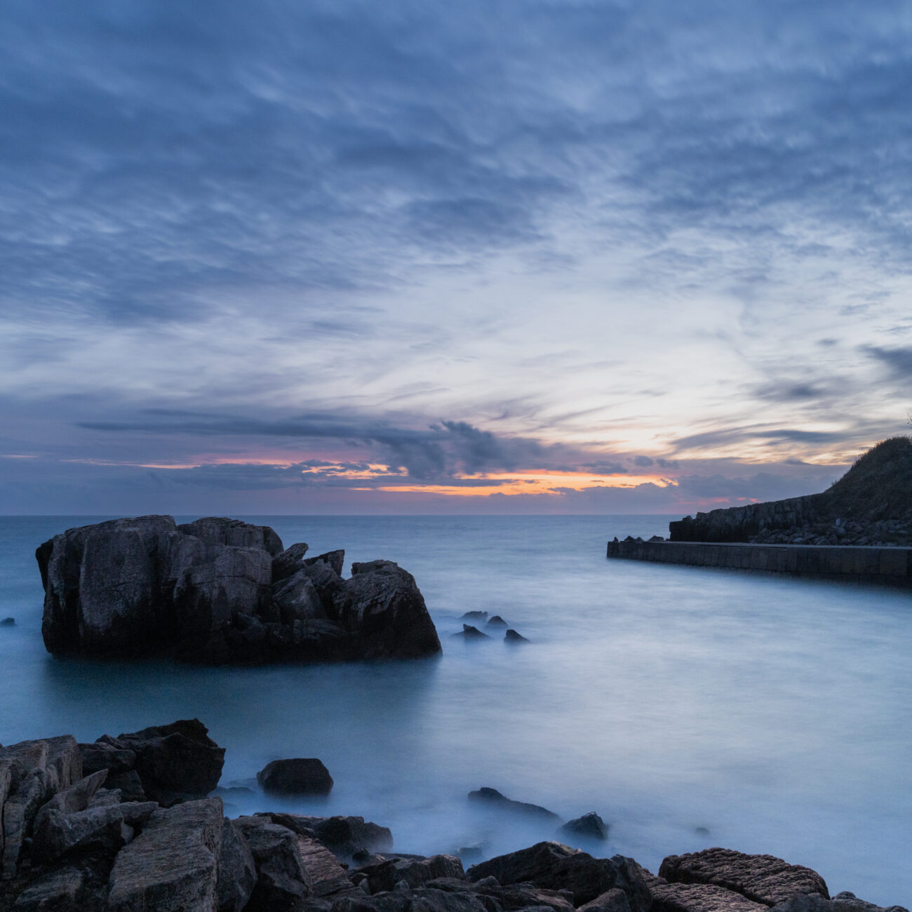 EPIC LANDSCAPE
    Discover the raw beauty of Porto d'Areia, where towering limestone cliffs and rugged coastal formations meet the power of the Atlantic.