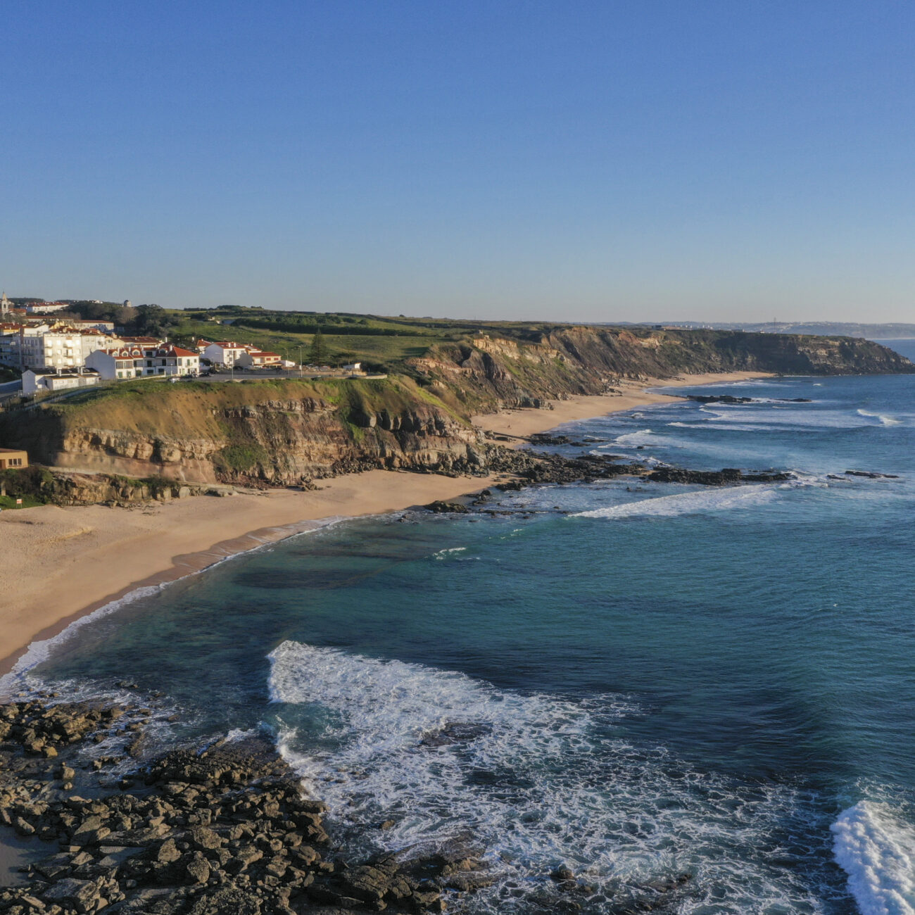 COASTAL ESCAPE
    Explore the stunning cliffs and golden sands of São Bernardino, a peaceful retreat just minutes from Baleal.