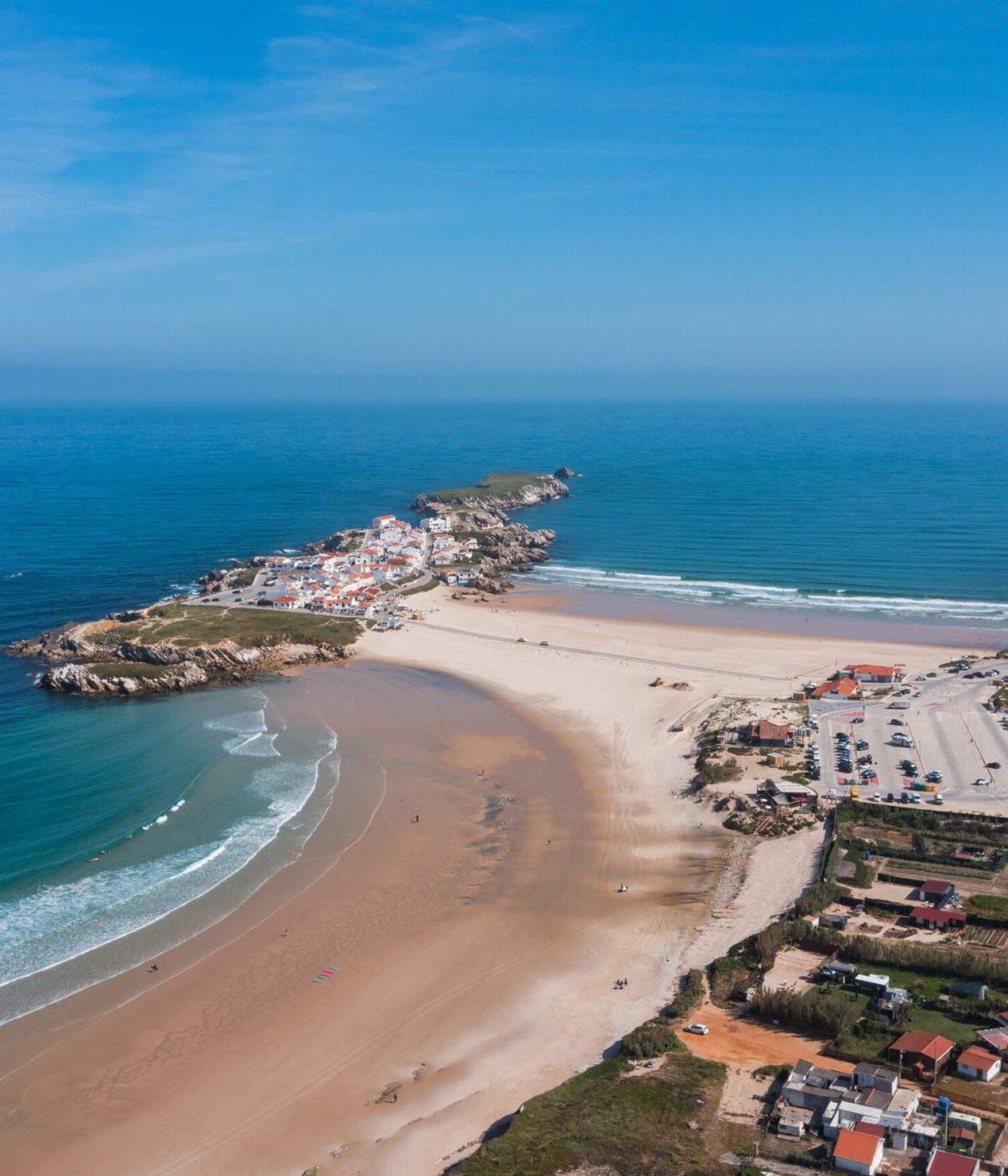DISCOVER BALEAL
    Immerse yourself in the laid-back village life of Baleal, where cozy local eateries and vibrant markets meet the edge of the Atlantic.
