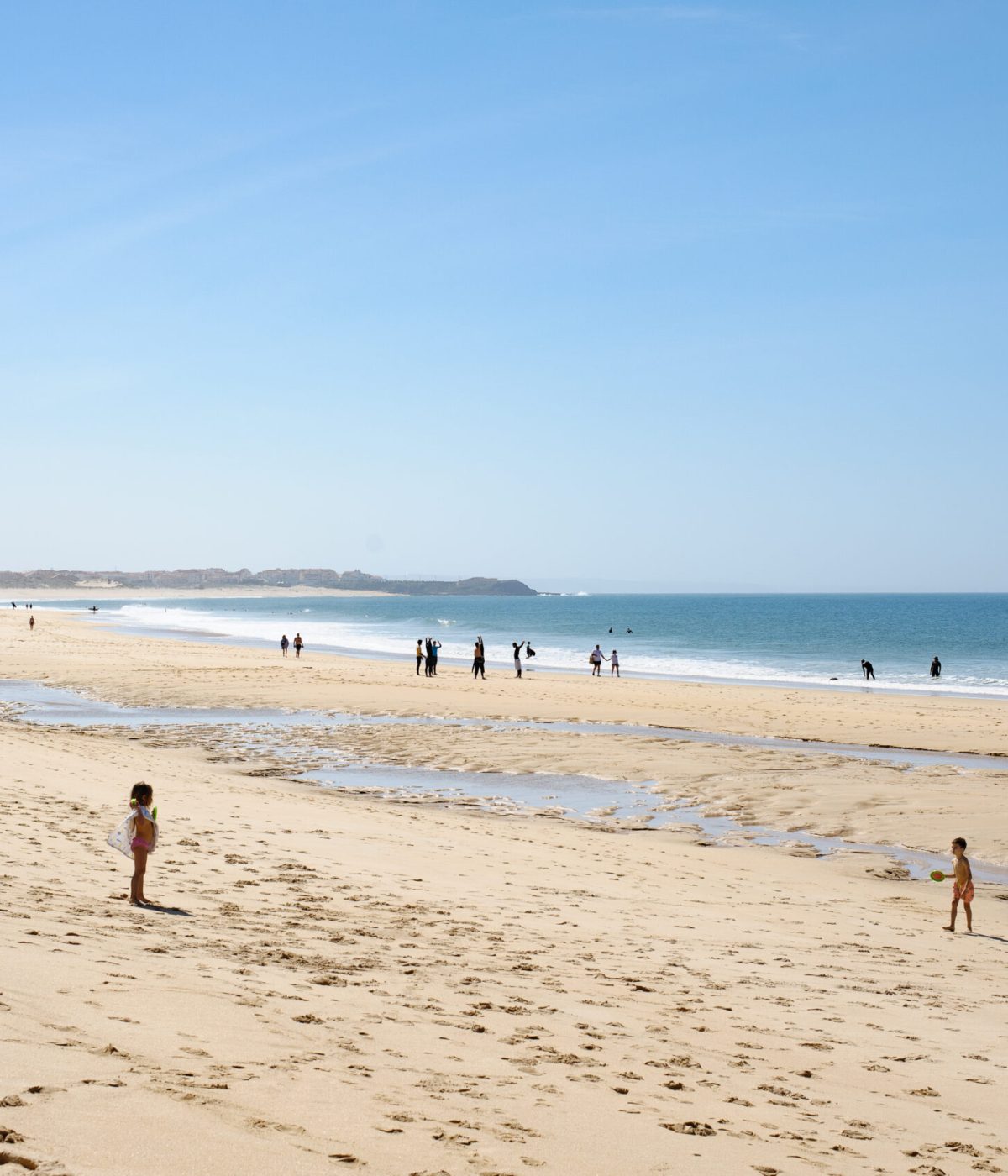 DISCOVER VAST WHITE SAND BEACHES
    Roam miles of endless, pristine white sands that define this coastal stretch. Highlighted by the legendary Supertubos beach, renowned worldwide for its powerful, tubular waves and raw natural beauty.